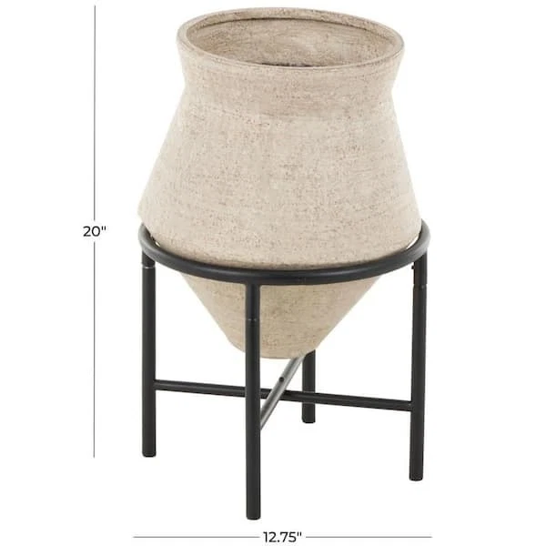 Litton Lane 20 pulgadas Jarrón decorativo ancho redondo beige con soporte de metal negro Foto 2 de 4