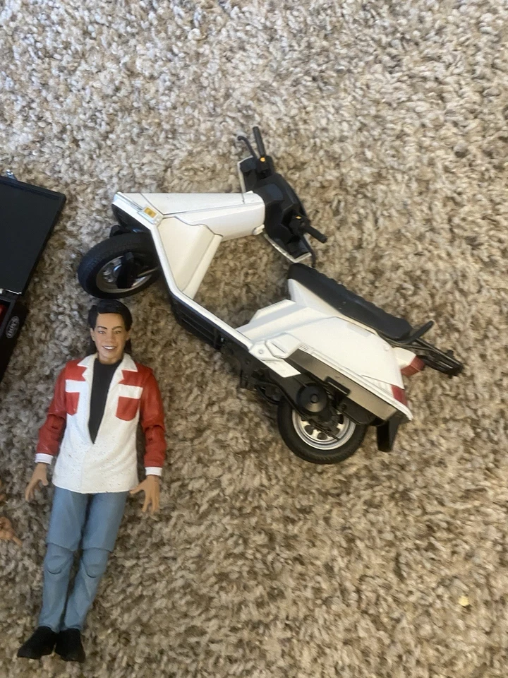 Figura NECA Teenage Mutant Ninja Turtles II Keno con Scooter Secret of the Ooze Foto 3 de 4