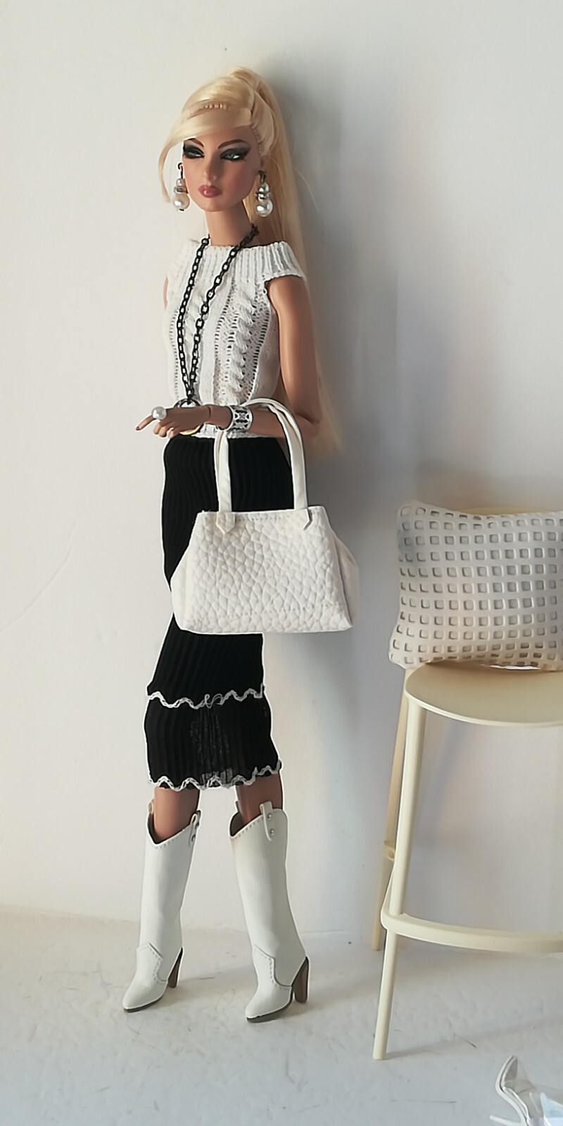 Top, skirt, boots fit Fr, nuface, poppy parker, barbie. Doll are not included!