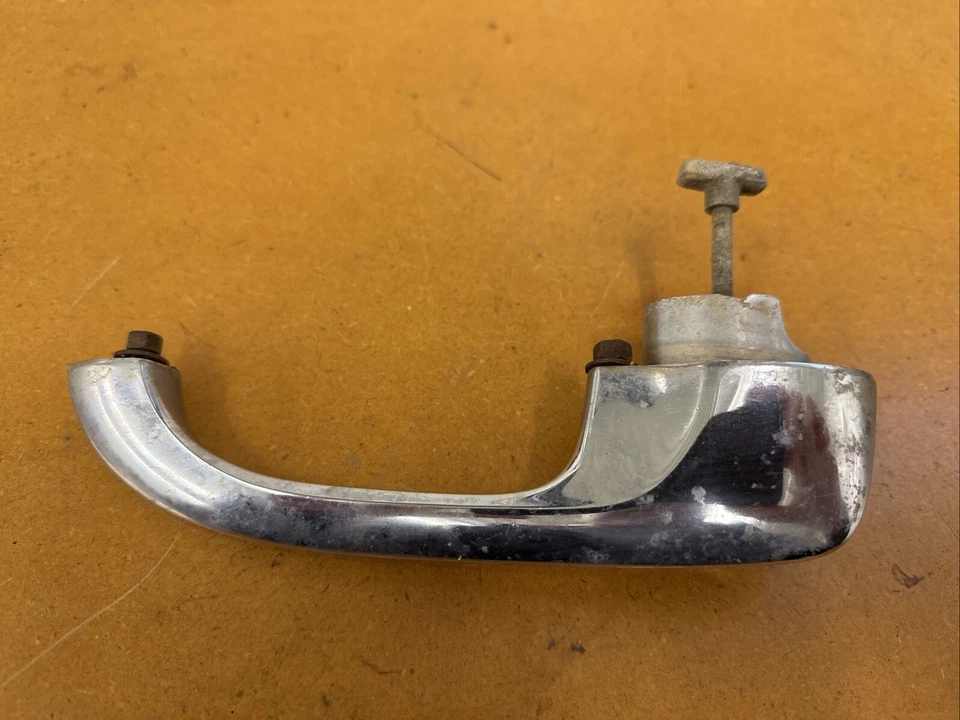 1963-1964 Chevrolet Impala Driver maçaneta externa dianteira cromada fabricante de equipamento original - Imagem 2 de 4