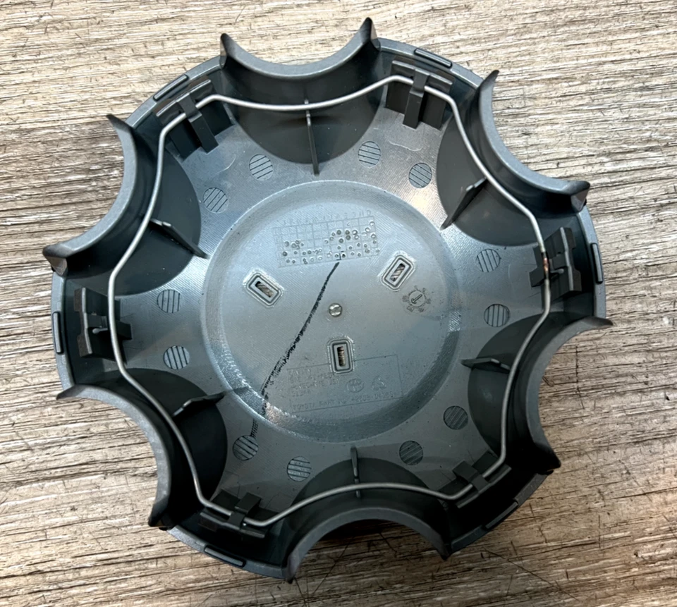 Tapa central Toyota Tacoma 2015-2023 pieza OEM # 4260B-04050 Foto 2 de 4