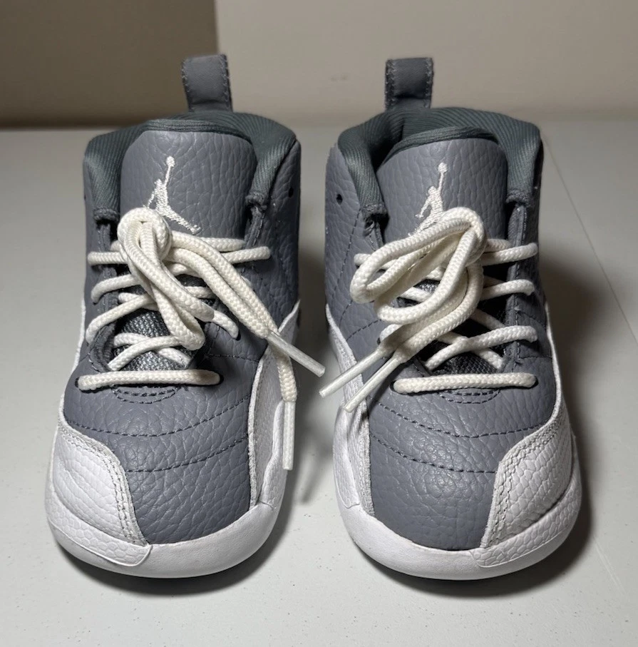 Jordan 12 Retro TD Niño Pequeño Talla 8c #850000-015 Stealth/Blanco-Gris Frío Foto 3 de 4