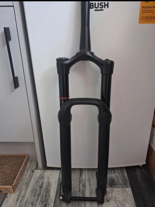 29 inch Rockshox Yari 140mm Travel  15x110 Boost! Good Overall Condition!