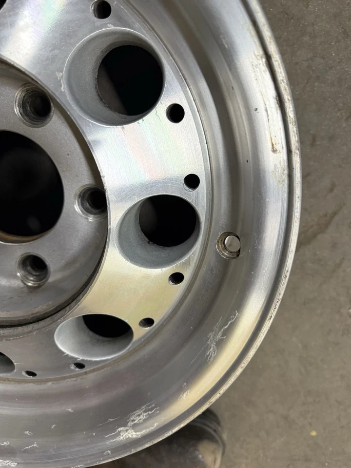 #1695 89-93 DODGE RAMCHARGER OE USED WHEEL 15" 04284806 MACHINED SILVER - Image 4 of 4