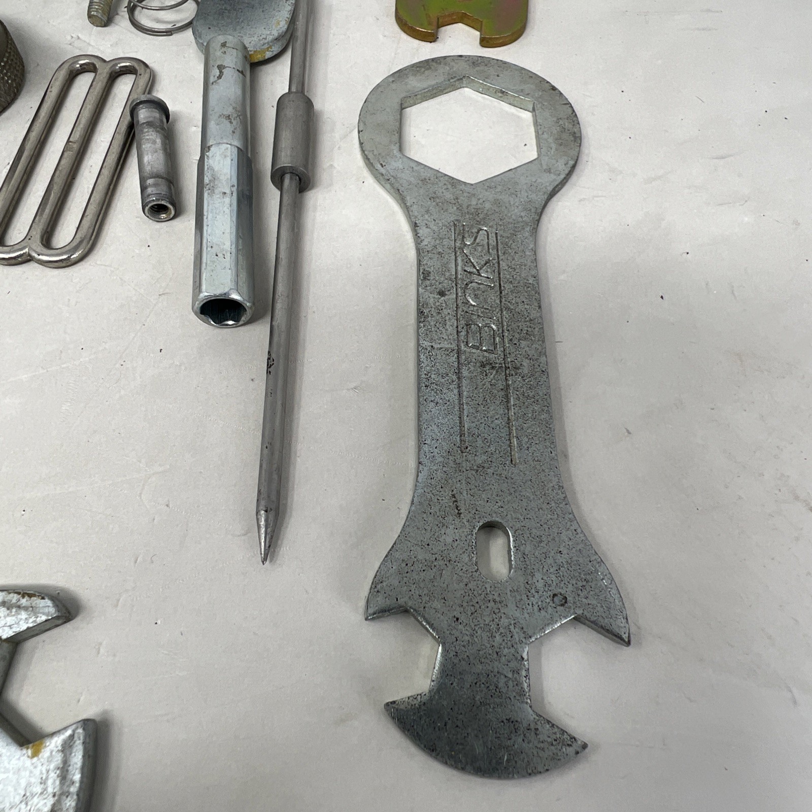 Binks Model 370 Spray Gun Paint Sprayer Body And Parts Lot Industrial USA