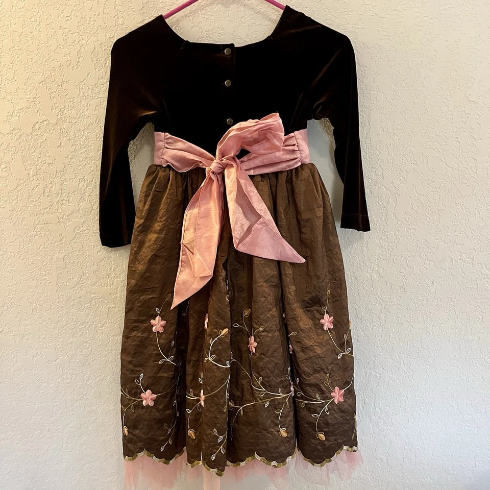 Jona Michelle 女孩 6 棕色天鹅绒粉色花卉刺绣假日派对连衣裙 — 第 2/4 张图片