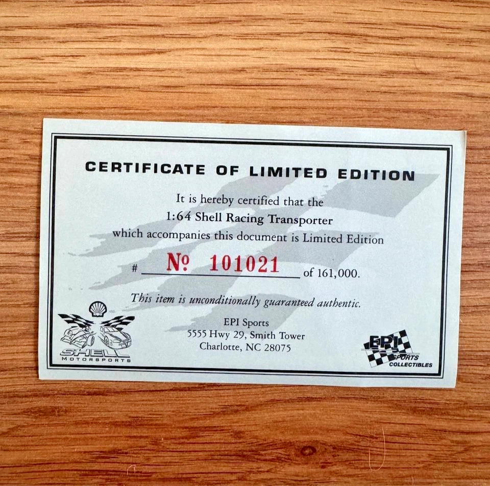 Corgi Classics 1:64th SHELL Collectable Racing Transporter NIB Motorsport Rahal - Image 3 of 4