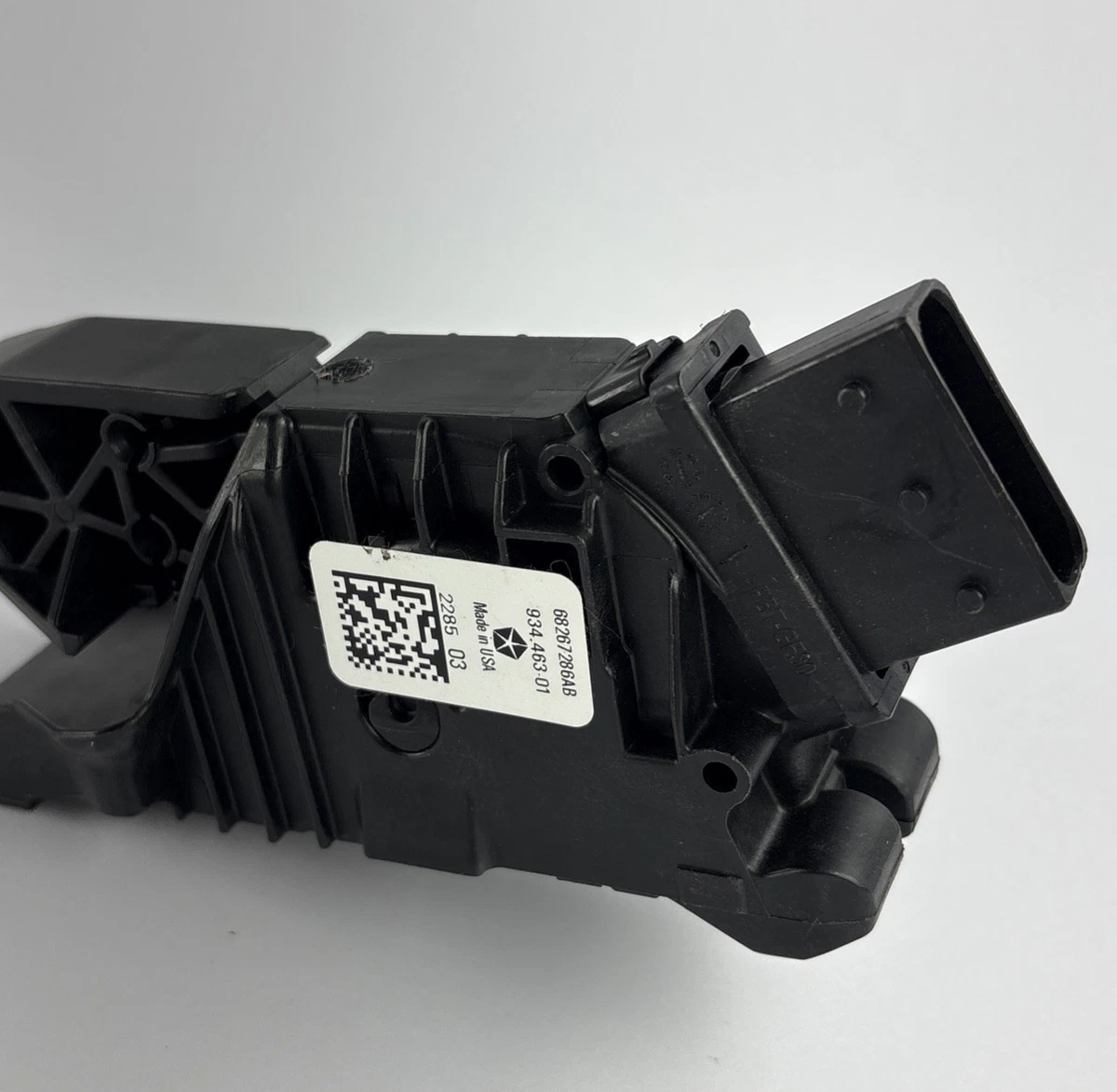 Genuine Mopar Accelerator Pedal 68267286AB photo 2
