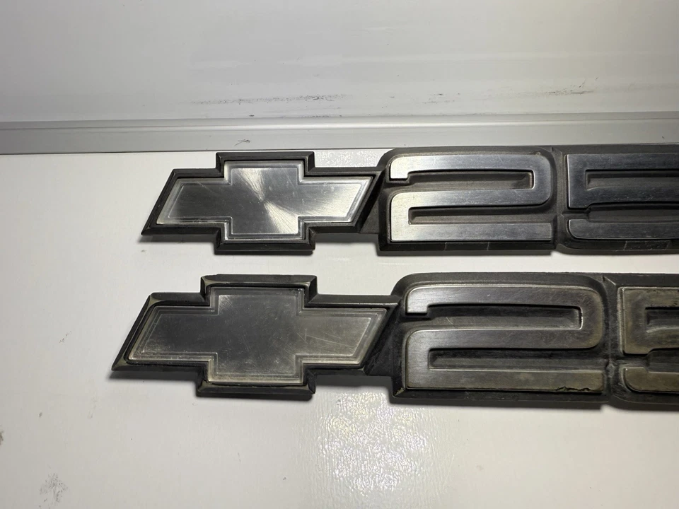 1988-98 (99-00) Chevy Silverado c/k 2500 GMT400 комплект эмблем передней двери оригинальный галстук-бабочка - Изображение 2 из 4