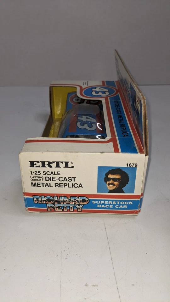 RARE Ertl #1679 Richard Petty #43 NASCAR Stock Car + ORIGINAL RECEIPT - DieCast - Image 3 of 4