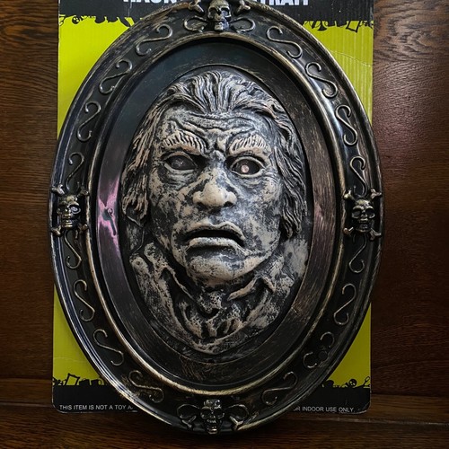 Halloween Haunted Talking Picture Oval Speaking Spooky Picture Frame Decoration - Picture 2 of 4