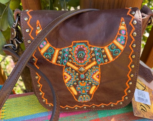 Neu mit Etikett Delila Western-Umhängetasche Leder bunte Lenknieten - Bild 1 von 14
