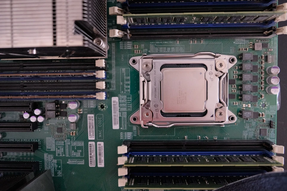 Supermicro Motherboard X9DRX+-F-DD007 LGA 2011/socket R - 2x E5-2665 + 32 GB RAM - Immagine 2 di 4