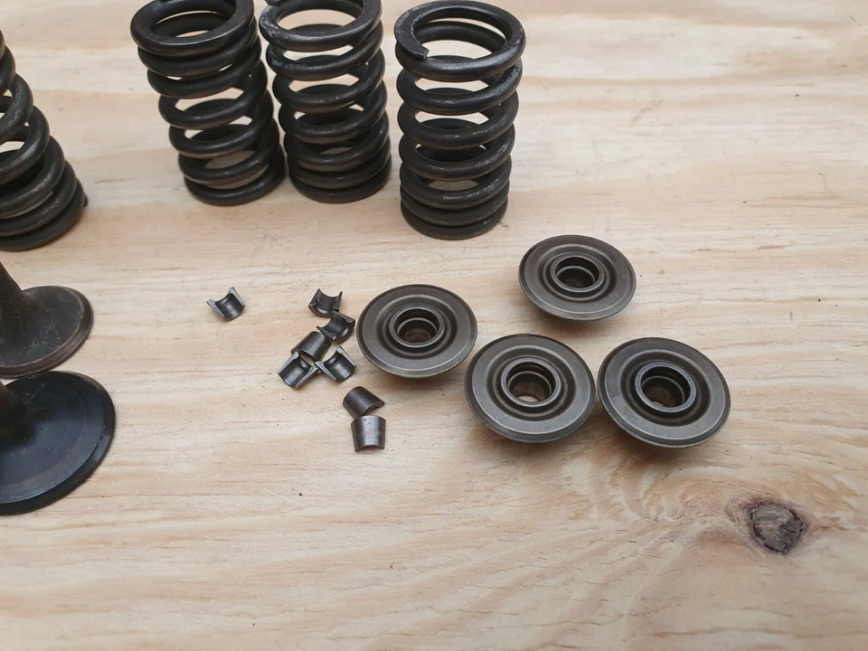 Honda Hornet CB600 F 2007-2013 MOTOR PE41E válvulas de culata 1 cilindro Foto 3 de 4