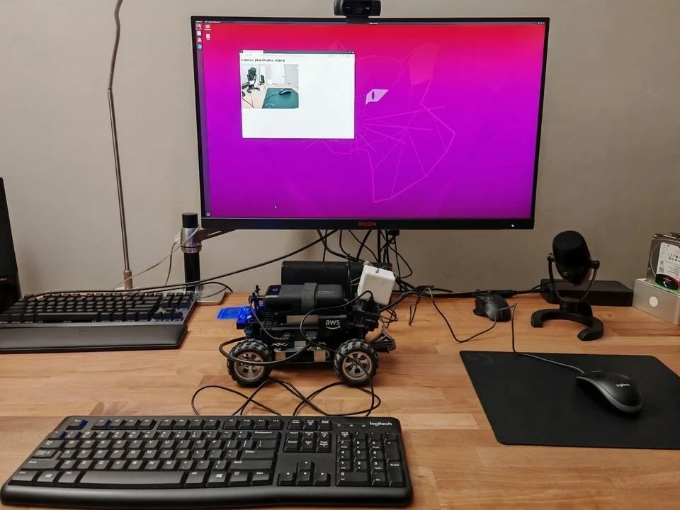 AWS DeepRacer - Coche de carreras totalmente autónomo escala 1/18 para desarrolladores de ML/AI Foto 2 de 3