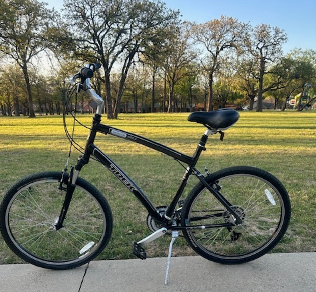 trek navigator 2.0 bicycle Trek Navigator 2.0 City/Comfort Hybrid Bike Large Frame