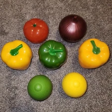 Hutzler Fruit And Vegtable Saver Lot Of 7 Vintage Containers Lemon