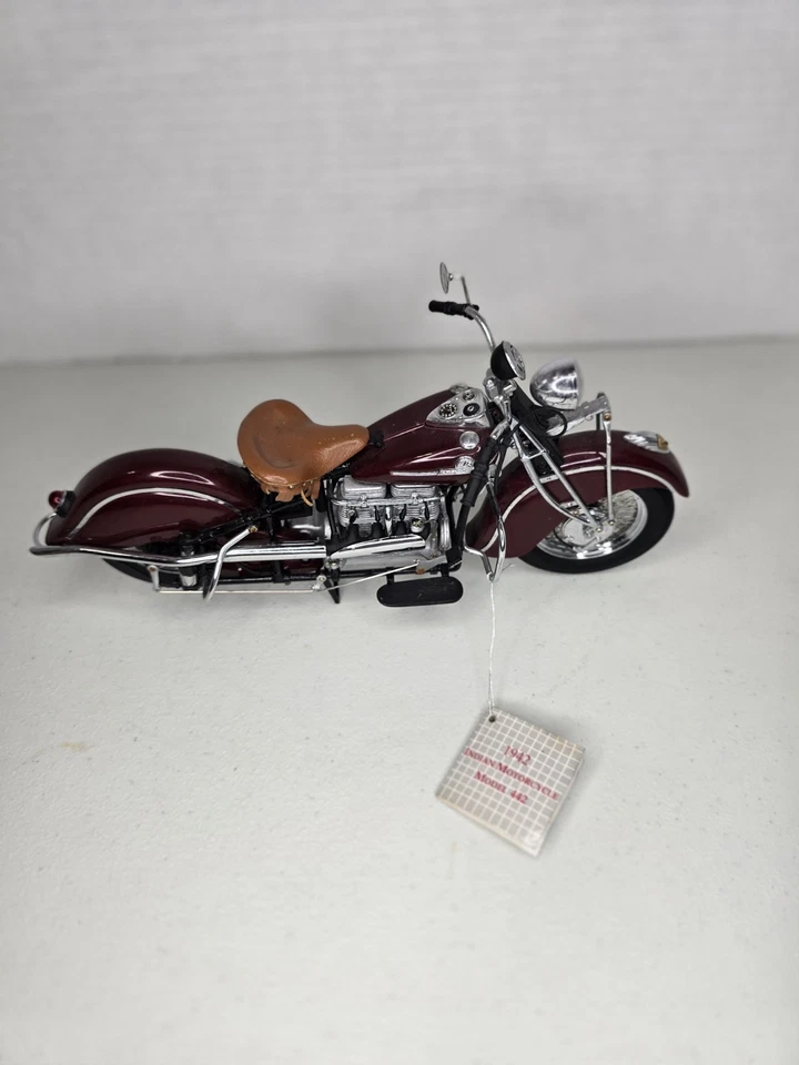 Franklin Mint Indian 442 Motorcycle 1942 - Image 4 of 4