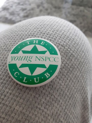 Insignia de colección Young Nspcc Club  - Imagen 1 de 2