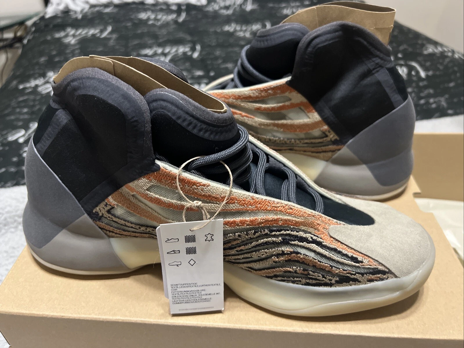 Taglia 12 Adidas Yeezy Quantum flash arancione