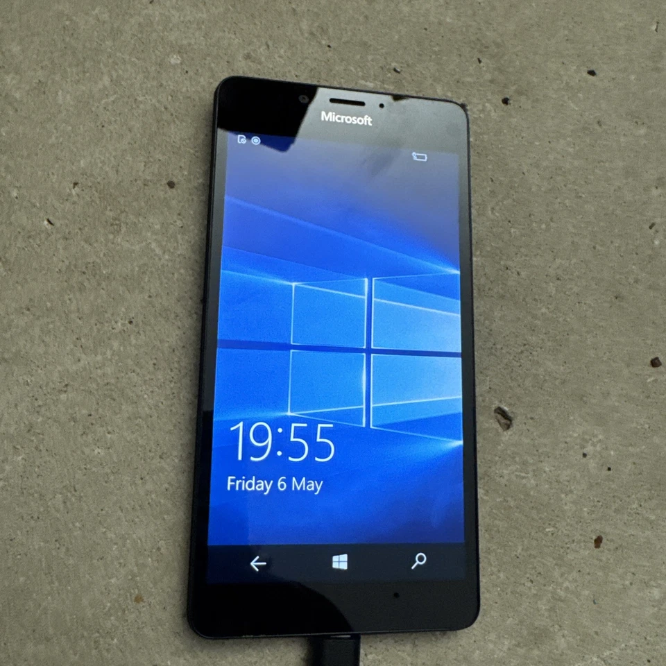 Microsoft Lumia 950 32GB unlocked 4G Windows 10 single sim - Image 3 of 4
