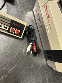 Nintendo NES Original Console Bundle Controller , Games