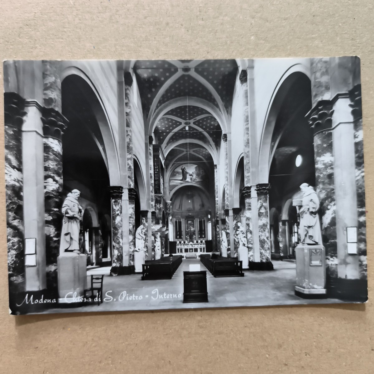 MODENA CHIESA DI S. PIETRO – INTERNO CARTOLINA VINTAGE SPEDITA 1958 CON TIMBRO