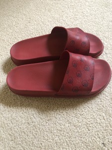 pre owned gucci slides