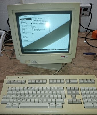 DEC Terminal VT520-A6 mit Tastatur