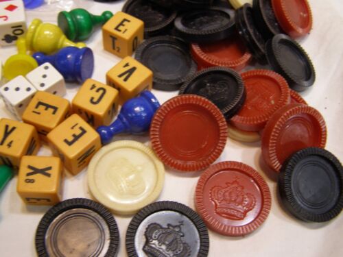 About 200 Pcs Game Bits Parts Pawns Tokens Checkers Dice & Shaker - Picture 7 of 11