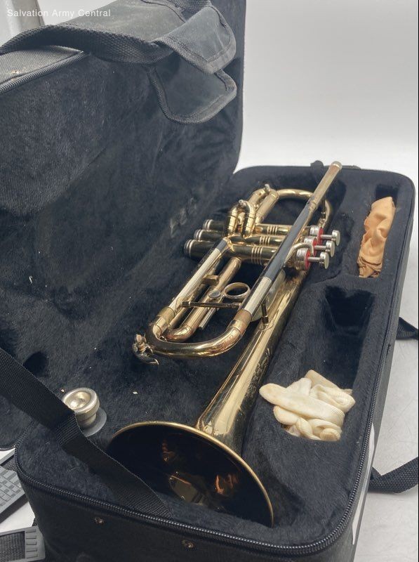 Mendini By Cecilio Gold Brass Bb Trumpet With Mouthpiece In Carrying Hard Case