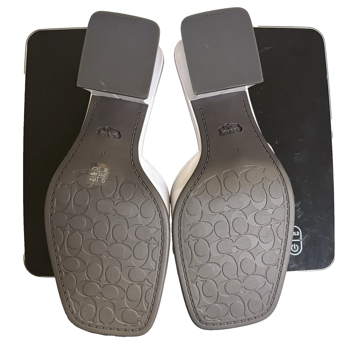 COACH Sculpt Silver C Logo Leather Slide Flat Sandals Size 9 B COACH Sculpt Silver C Logo Leather Slide Flat Sandals Size 9 B