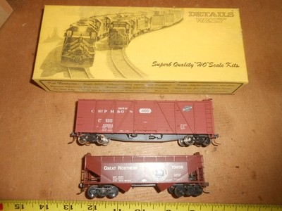 HO Scale 73608 GN Hopper & 32994 C.St.P.M&O Boxcar in Detail West Box.