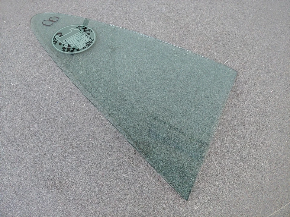 BONITO ORIGINAL PORSCHE 911 930 TRASERO DERECHO FIJO SEKURIT-1F TINTE CUARTO VENTANA 8 Foto 3 de 4