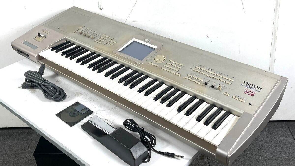 KORG Synthesizer TRITON STUDIO V2 With Foot Pedal Working KORG Synthesizer TRITON STUDIO V2 With Foot Pedal Working