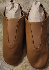 Brand New Theatricals Adult Arch Slip-On Tan Jazz Shoe Never Worn Size 8.