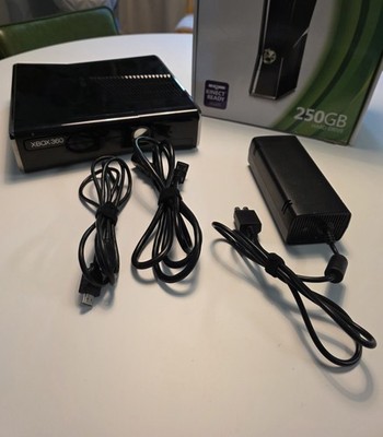 Microsoft Xbox 360 S Video Game Console  Model 1439 Working 