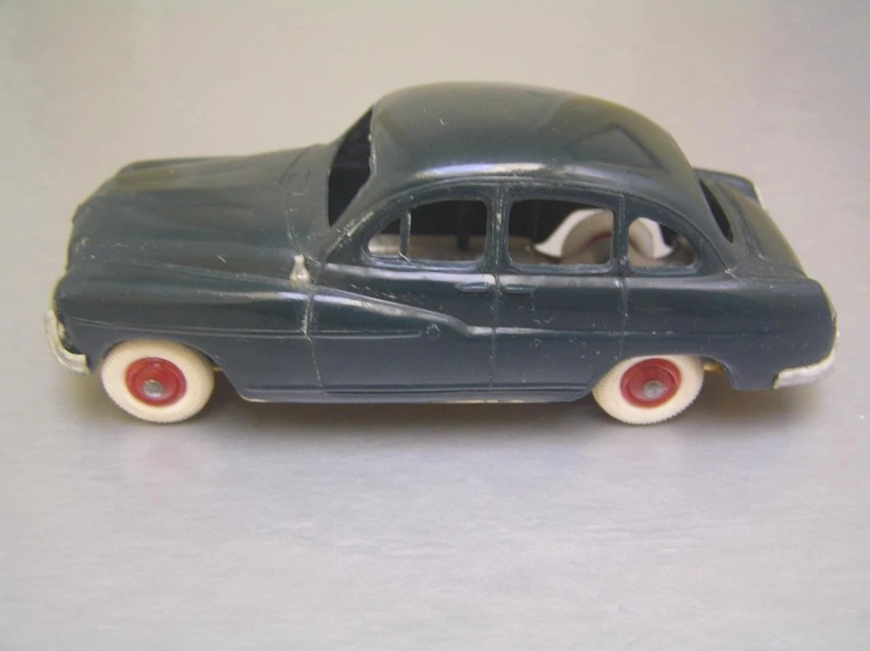 Norev Ford Vedette 54 made in France with gold color tin base vintage rare - Image 3 of 4