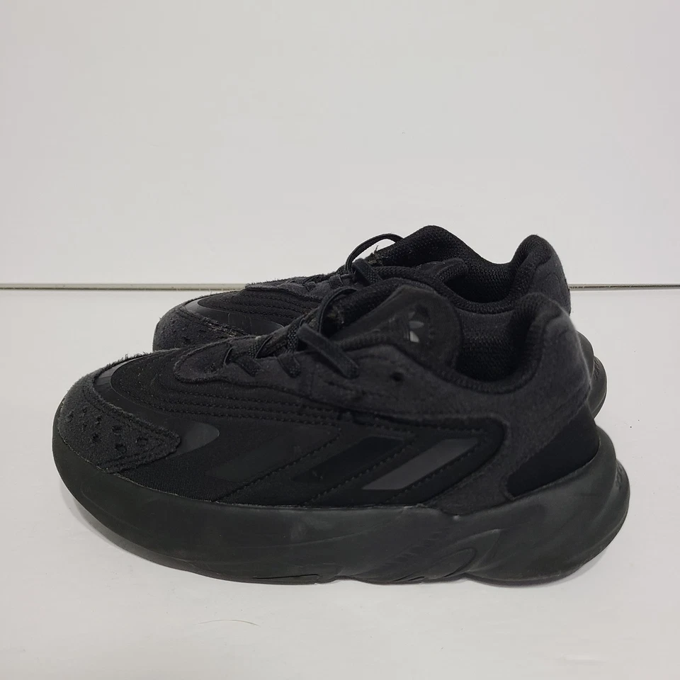 B28 Adidas Ozelia Niños Tenis 13K Negro Gamuza Elástico Con Cordones Zapatos para Correr Foto 3 de 4