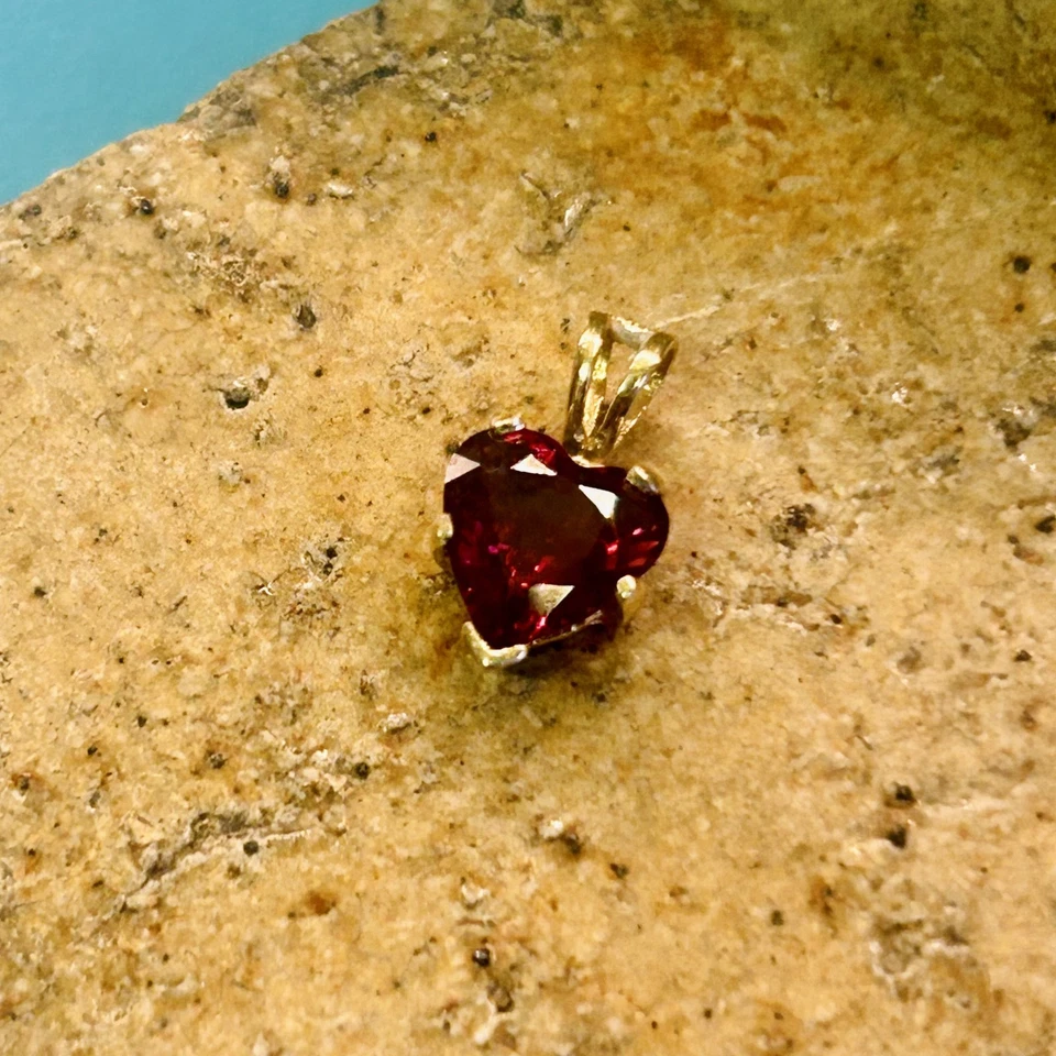 Colgante Corazón Granate 14ct con Granate Rodolita - 2.1ct Foto 2 de 4