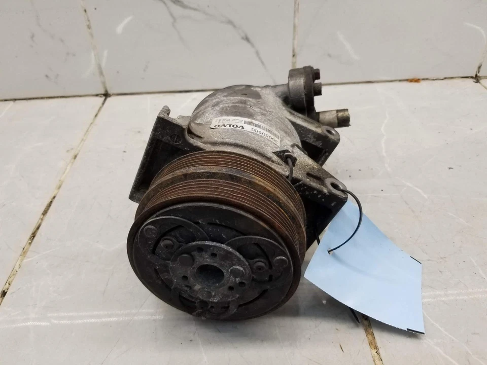 2013 沃尔沃 C70 2.5 升空调压缩机 #009509 — 第 3/4 张图片