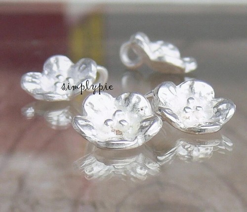 Dijes de botones de flores semi mate plateados 4 piezas 12 mm - Imagen 2 de 4