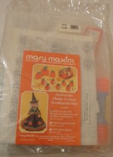 HALLOWEEN PLASTIC CANVAS NEEDLPOINT KIT PUMPKIN CENTERPIECE PLACECARD MARY MAXIM