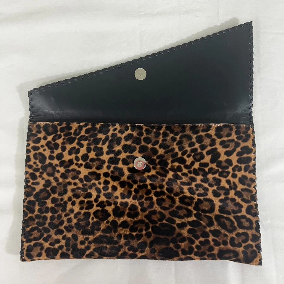 Bolso sin asas Stuart Weitzman Theodora Callum Leopardo Poni Cuero Recortado Foto 3 de 4