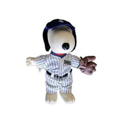 Vintage 8'' Snoopy In Baseball Attire & Glove By United Feature Syndicate. 
