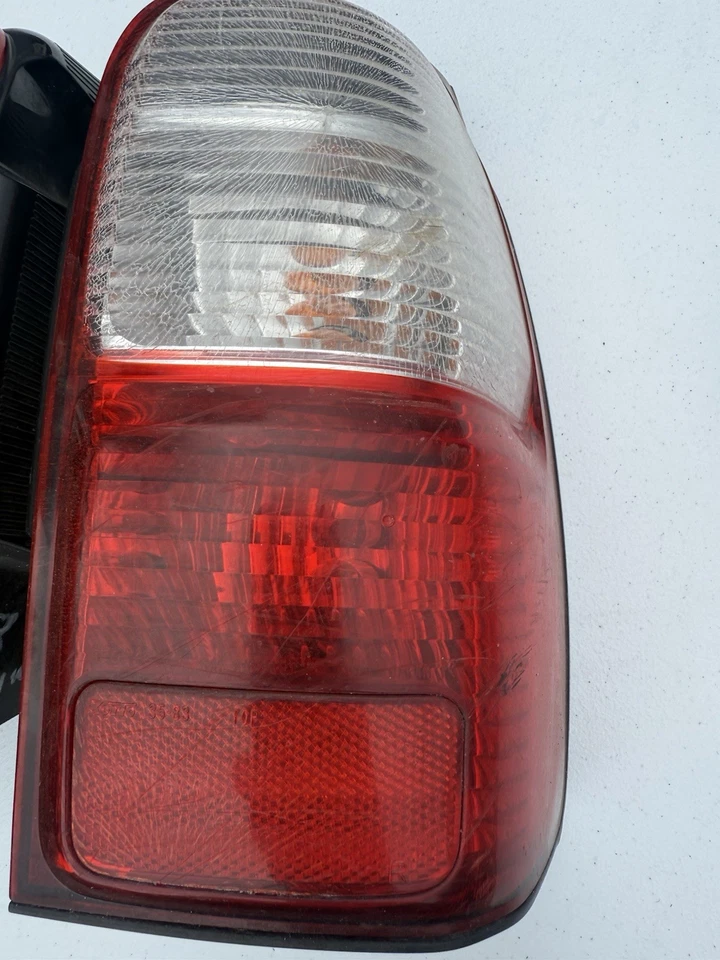Toyota 4Runner 1998 luces traseras lado derecho e izquierdo OEM Foto 3 de 4