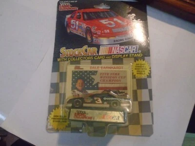 Course de Collection 1992 Édition #3 Dale Earnhardt, Collecteur Carte Et STAND - Photo 1/2