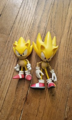NEEDS REPAIR Jazwares Sonic Through Time Classic And Modern Super Sonic Figures