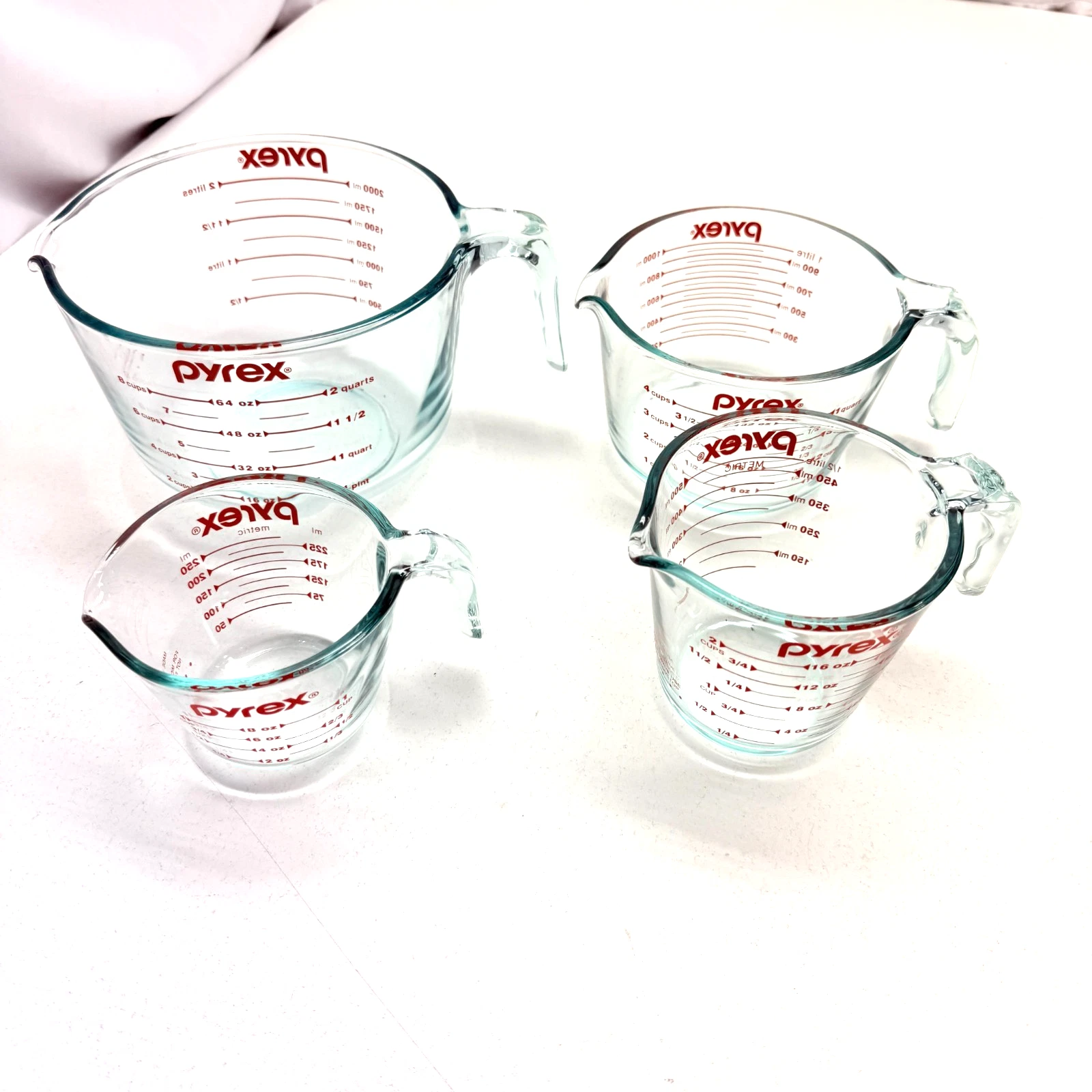 Pyrex Glass Measuring Cups and Bowls Set of 4
Opens in a new window or tab