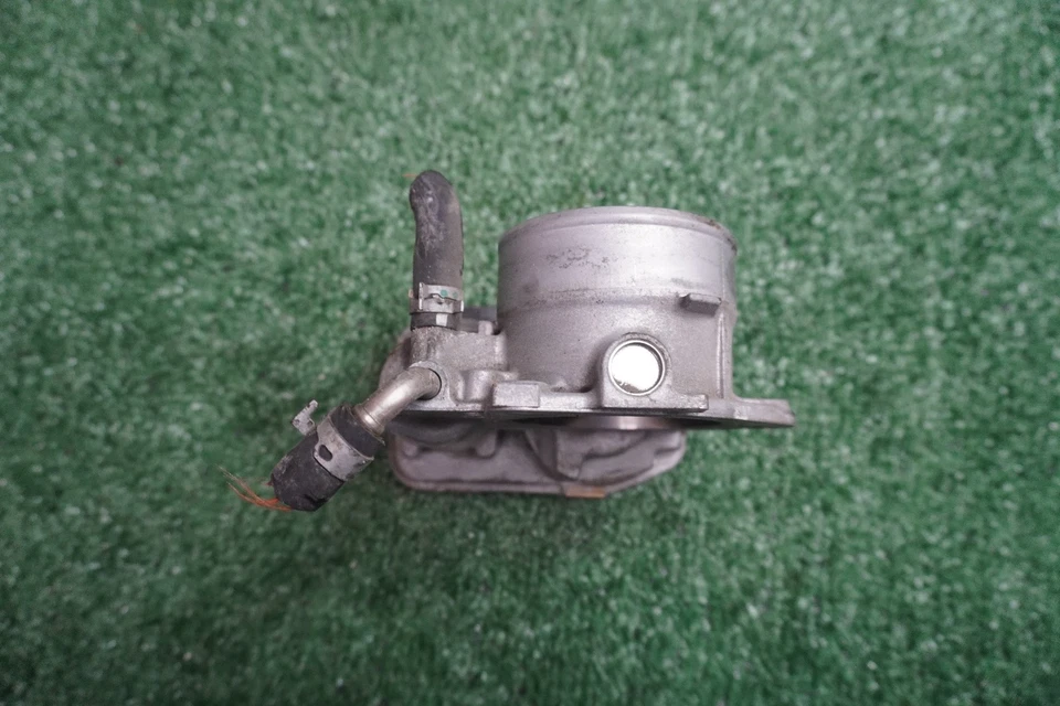 Toyota RAV4 2019 2020 2021 carrocería del acelerador del motor de 2,5 L fabricante de equipos originales 155 k millas 22030F0010 Foto 3 de 4